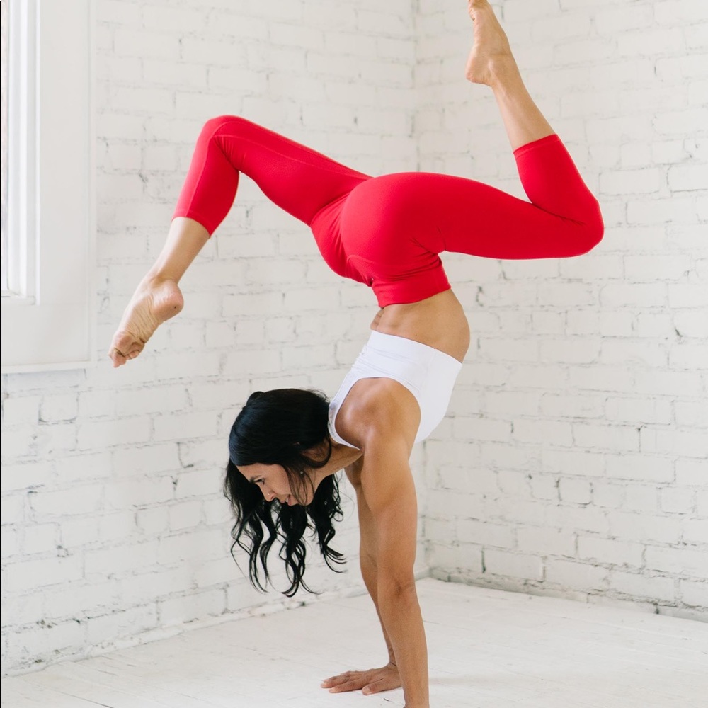 Zyia Red Ascend Hi-Rise Capri 20